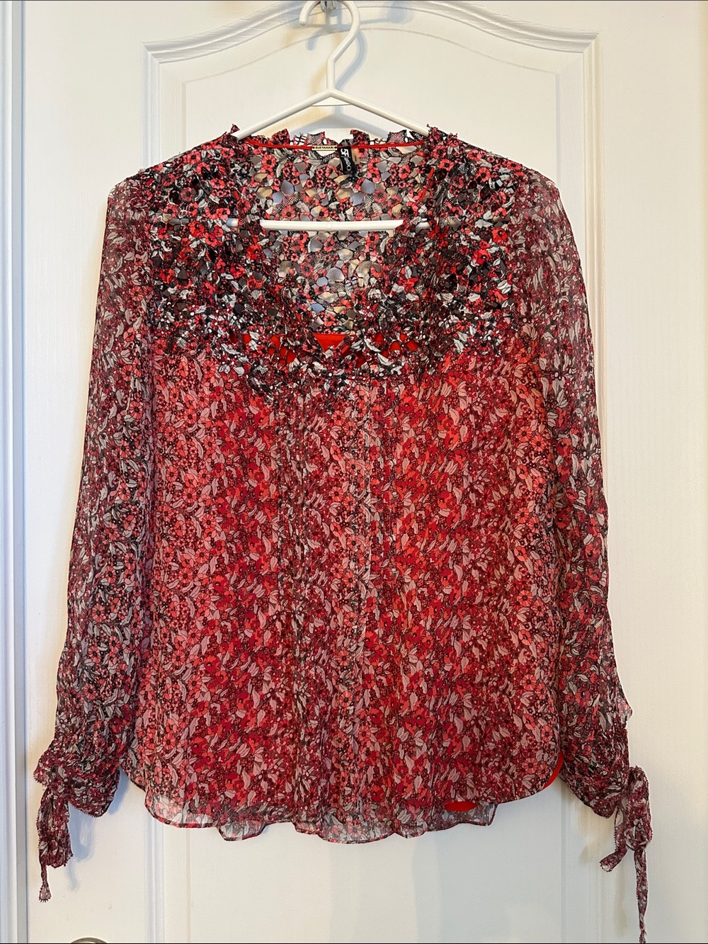 Elie Tahari Red Floral 💯 silk Long-Sleeve Blouse